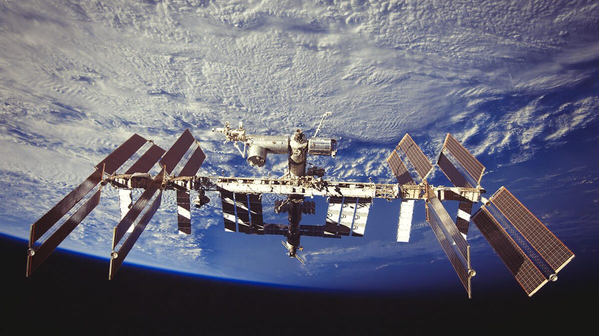 Роскосмос планирует развивать космический туризм с 2018